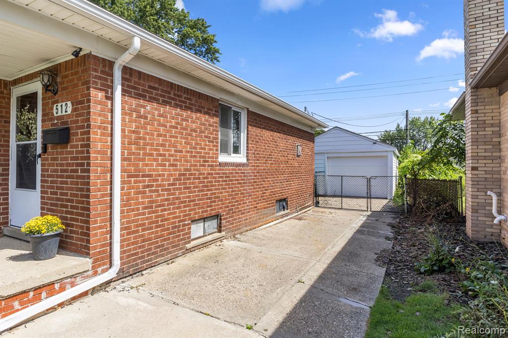 512 N LEONA Avenue, Garden City, MI — Photo 23