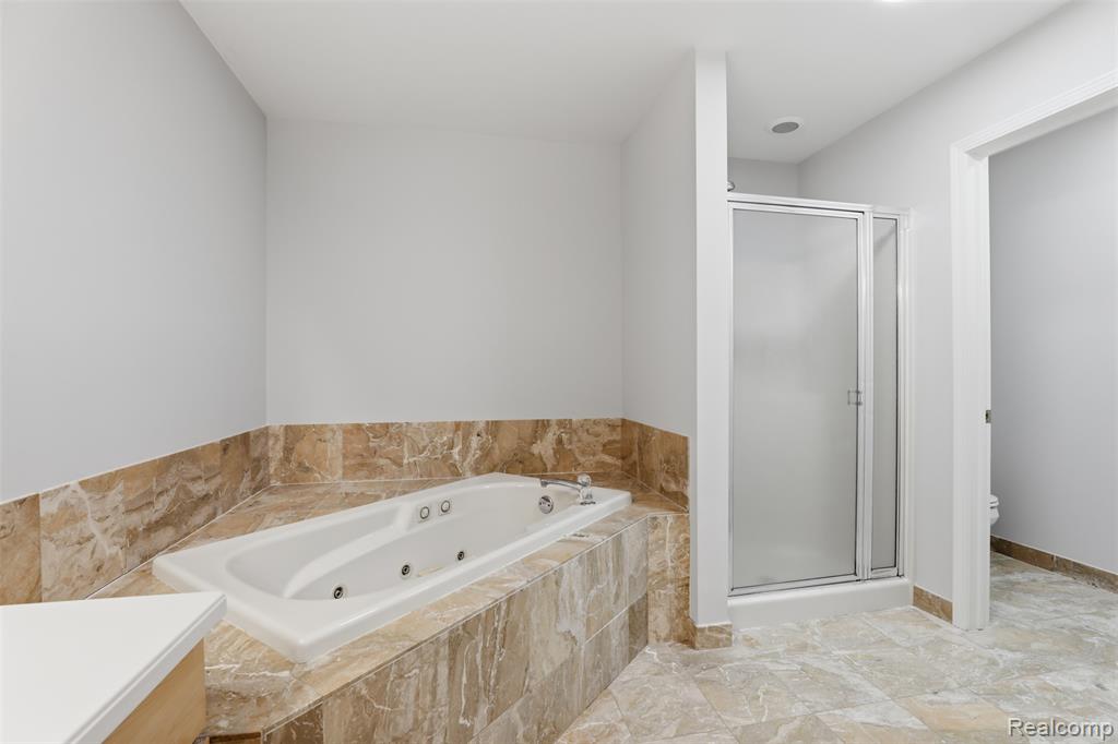 4368 Gateway Circle, West Bloomfield, MI — Photo 27