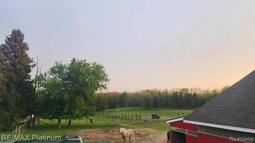 2025 W Rose Center Road, Holly, MI 48442 — Photo 9