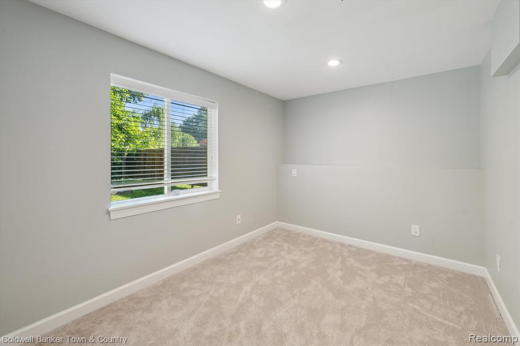 4577 Oaklawn Drive, Pinckney, MI 48169 — Photo 33