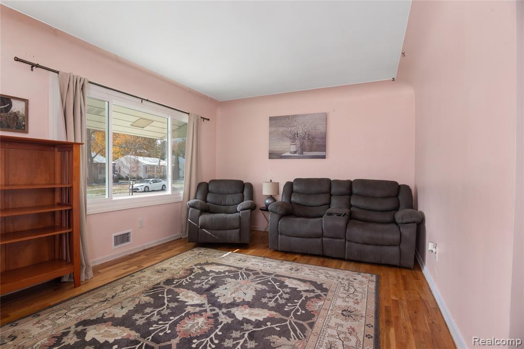 830 Westwood Drive, Fenton, MI 48430 — Photo 8