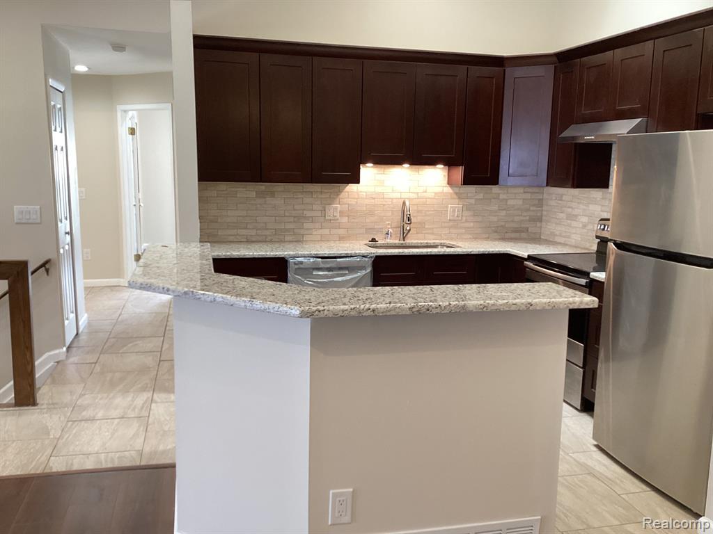 31180 COUNTRY Way, 20, Farmington Hills, MI 48331 — Photo 10