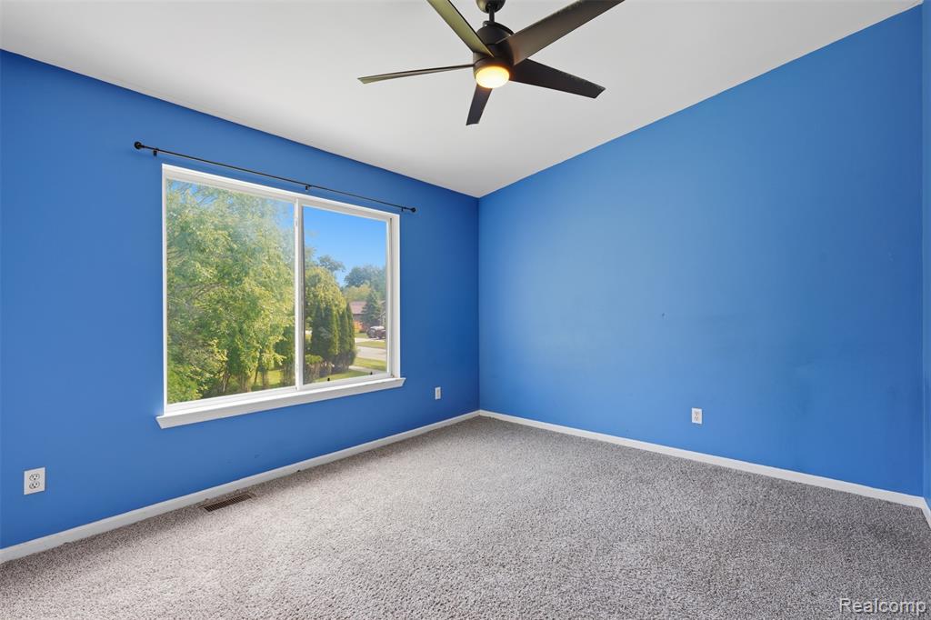 1099 Carriage Hill Drive, Fenton, MI 48430 — Photo 23