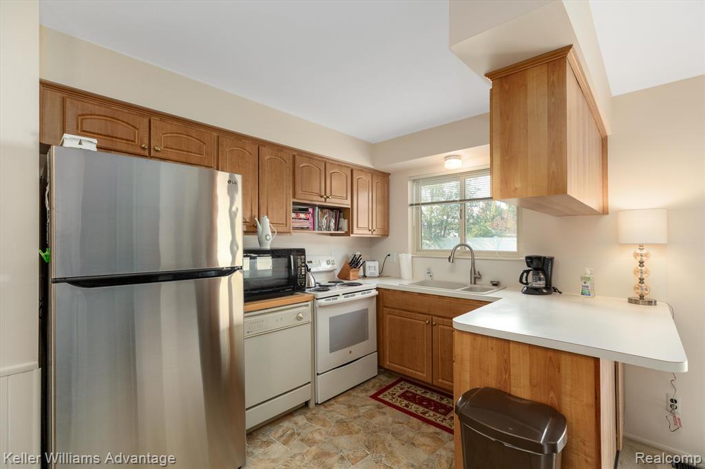 44284 SUFFOLK, Canton, MI 48187 — Photo 11