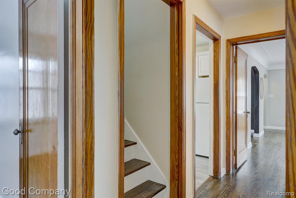 8460 Kenberton Drive, Oak Park, MI 48237 — Photo 28