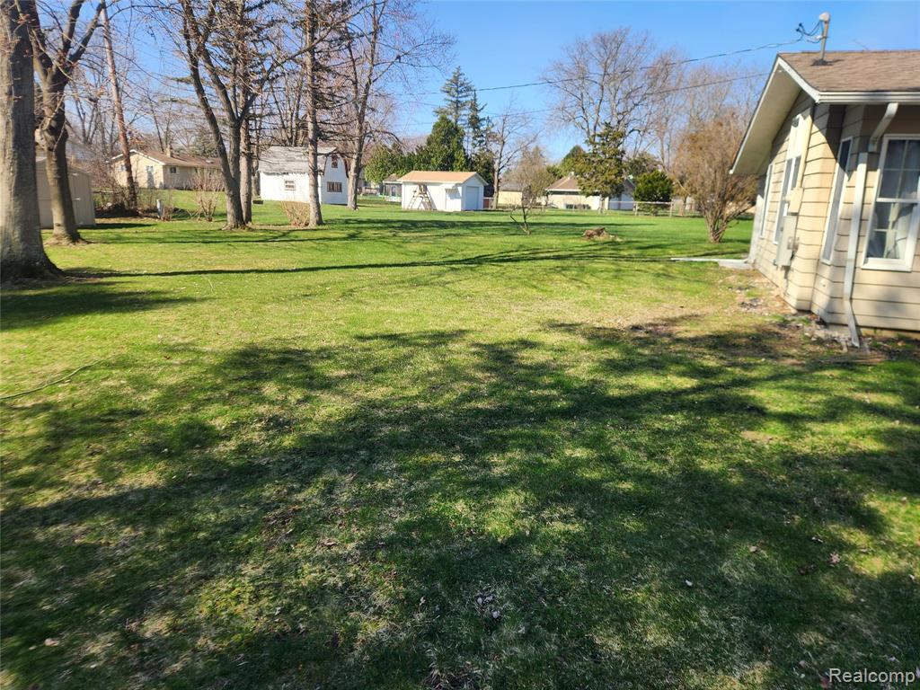 6103 Trenton Drive, Flint, MI 48532 — Photo 9
