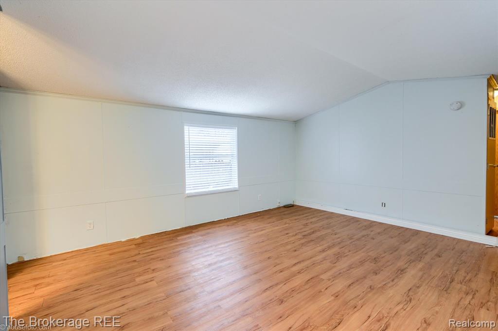 17101 Kropf Avenue, Davisburg, MI 48350 — Photo 6