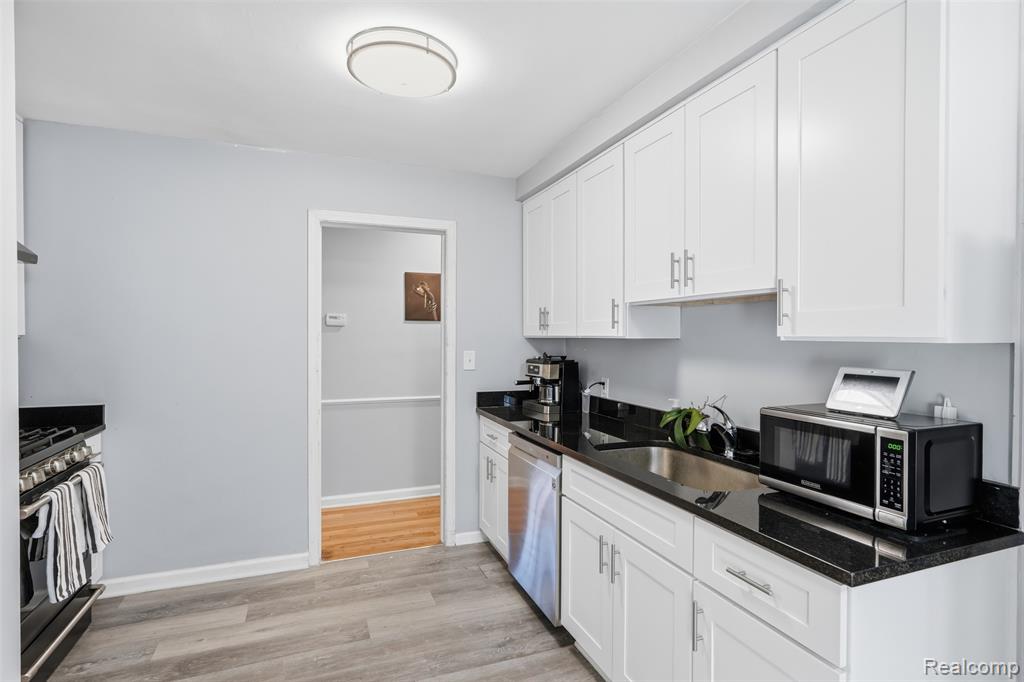 14000 Lincoln Street, Oak Park, MI 48237 — Photo 12