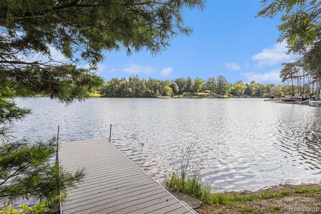979 Abseguami Trail, Lake Orion, MI 48362 — Photo 2