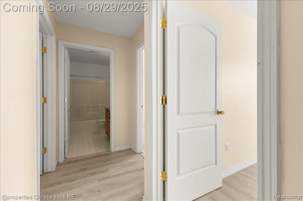 19236 W 11 Mile Road, Lathrup Village, MI 48076 — Photo 17