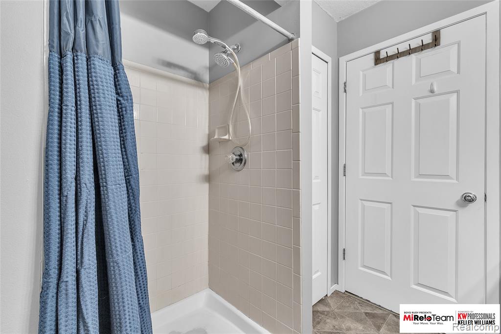 4516 Willow View Court, Howell, MI 48843 — Photo 23