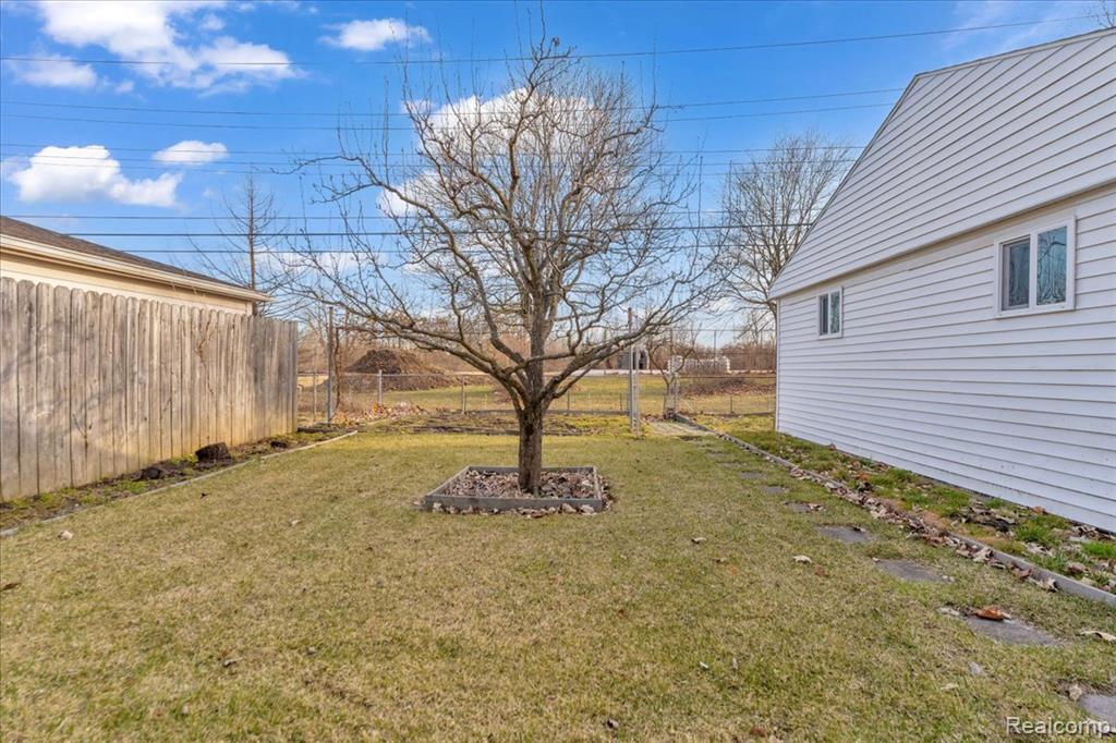 25615 Tireman Street, Dearborn Heights, MI 48127 — Photo 29