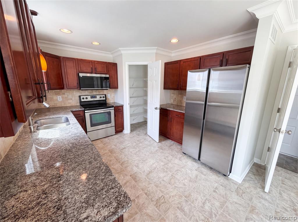 42824 Greystone Drive, Sterling Heights, MI 48313 — Photo 11