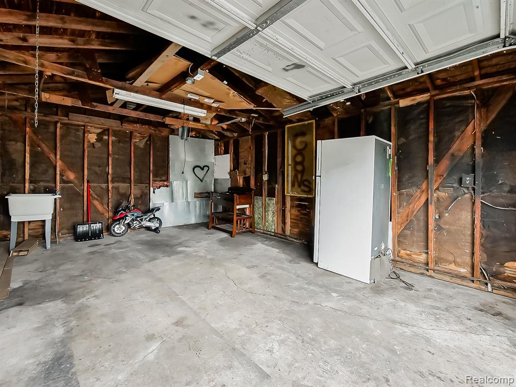 948 E Kalama Avenue, Madison Heights, MI 48071 — Photo 23