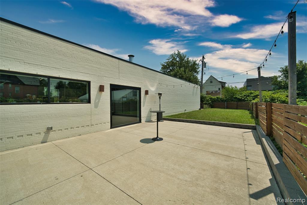 611 W Philadelphia Street, Detroit, MI 48202 — Photo 6