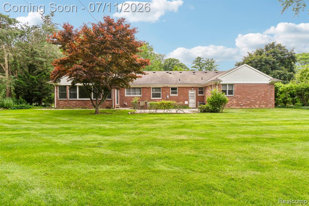 6105 Gilbert Lake Road, Bloomfield Hills, MI 48301 — Photo 44