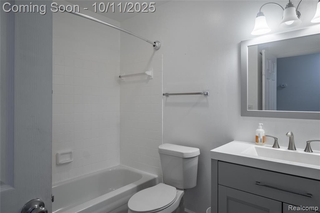 1481 E Chateau Vert Street, Ypsilanti, MI 48197 — Photo 18