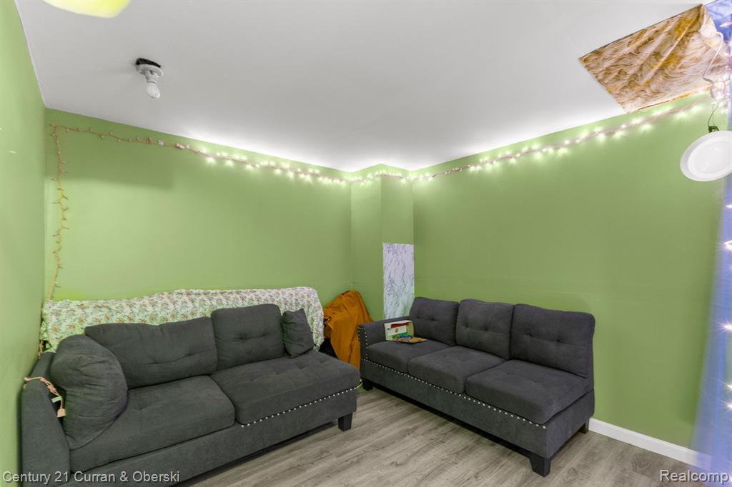 9069 Pierson Street, Detroit, MI 48228 — Photo 17