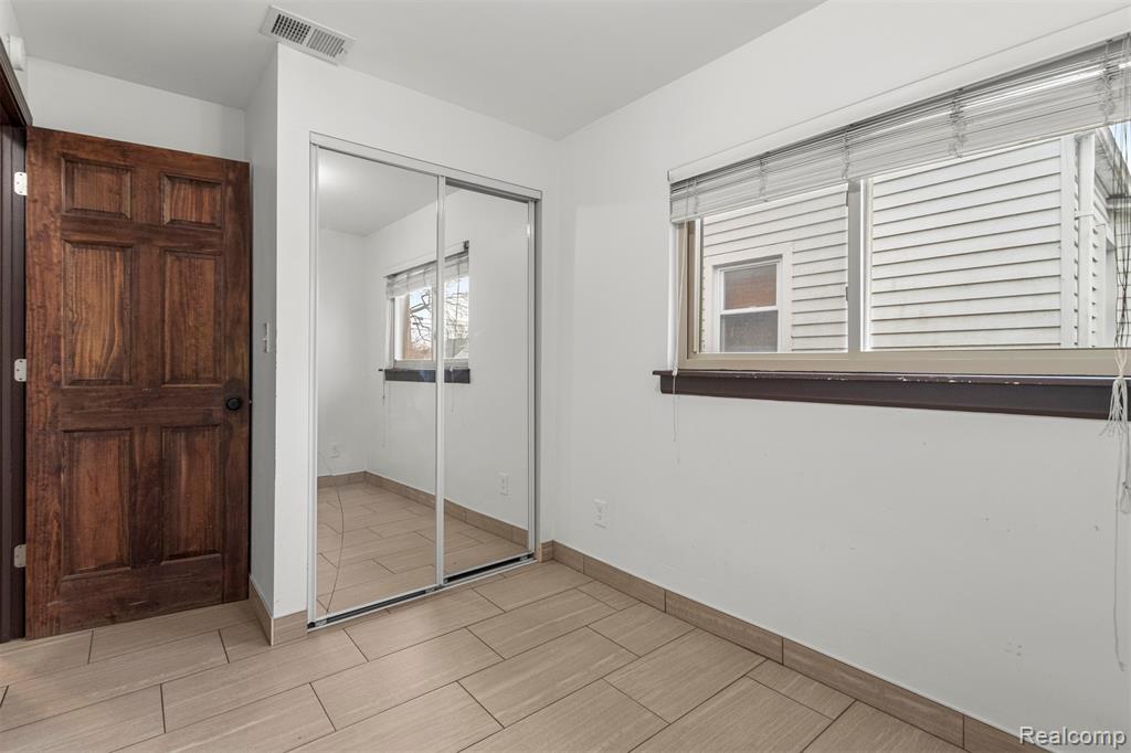 5939 Robindale Avenue, Dearborn Heights, MI 48127 — Photo 17