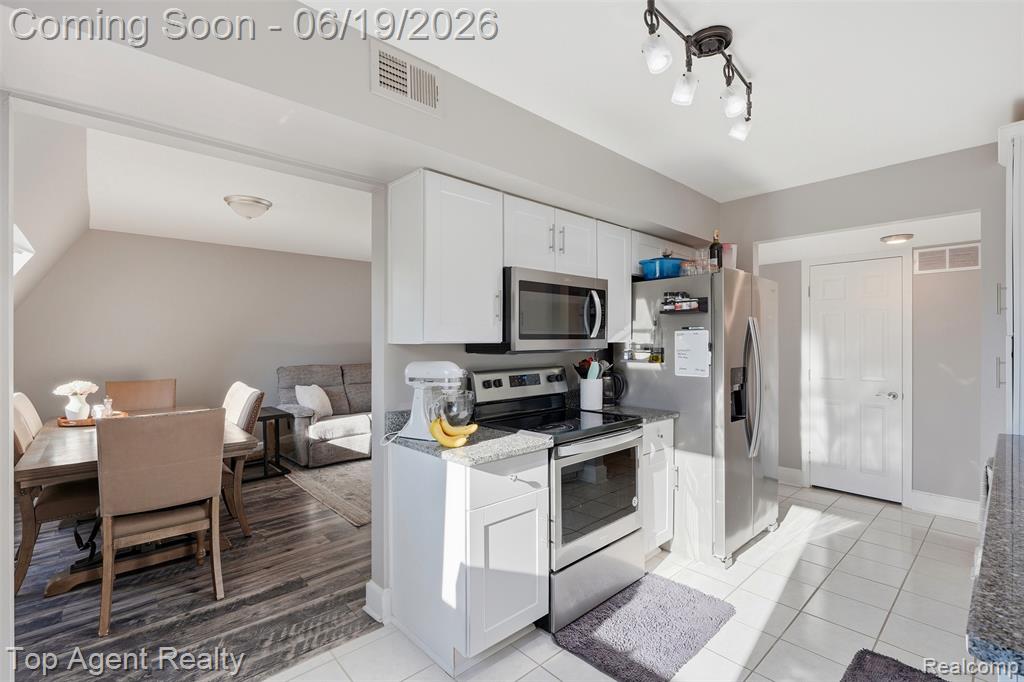 42374 Lochmoor Street, Clinton Twp, MI 48038 — Photo 2