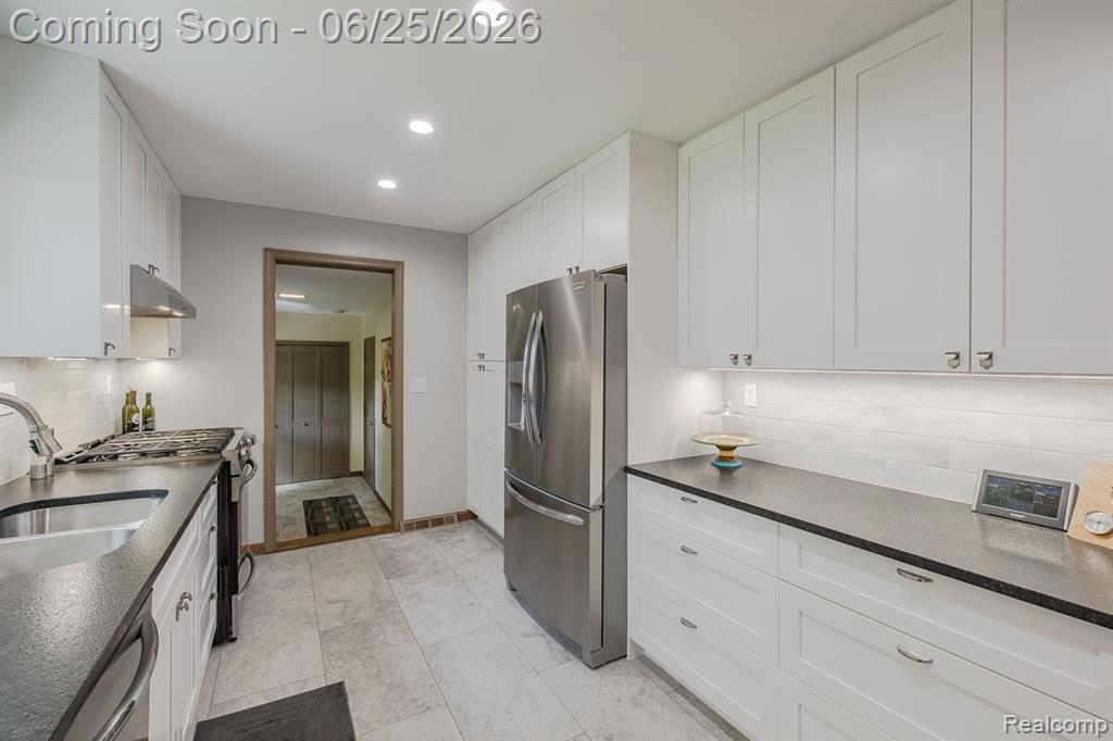 4741 Meadowbrook Avenue, Clarkston, MI 48348 — Photo 15
