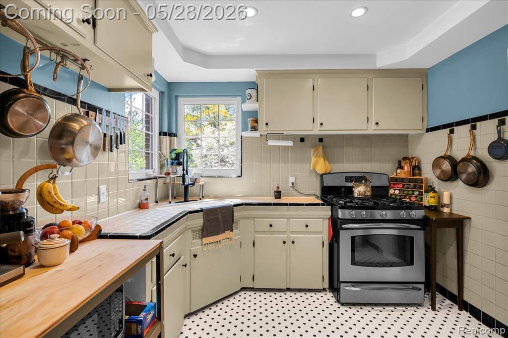 2101 Lochmoor Boulevard, Grosse Pointe Woods, MI 48236 — Photo 7