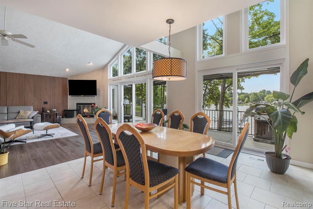 7025 Dandison Boulevard, West Bloomfield, MI 48324 — Photo 19