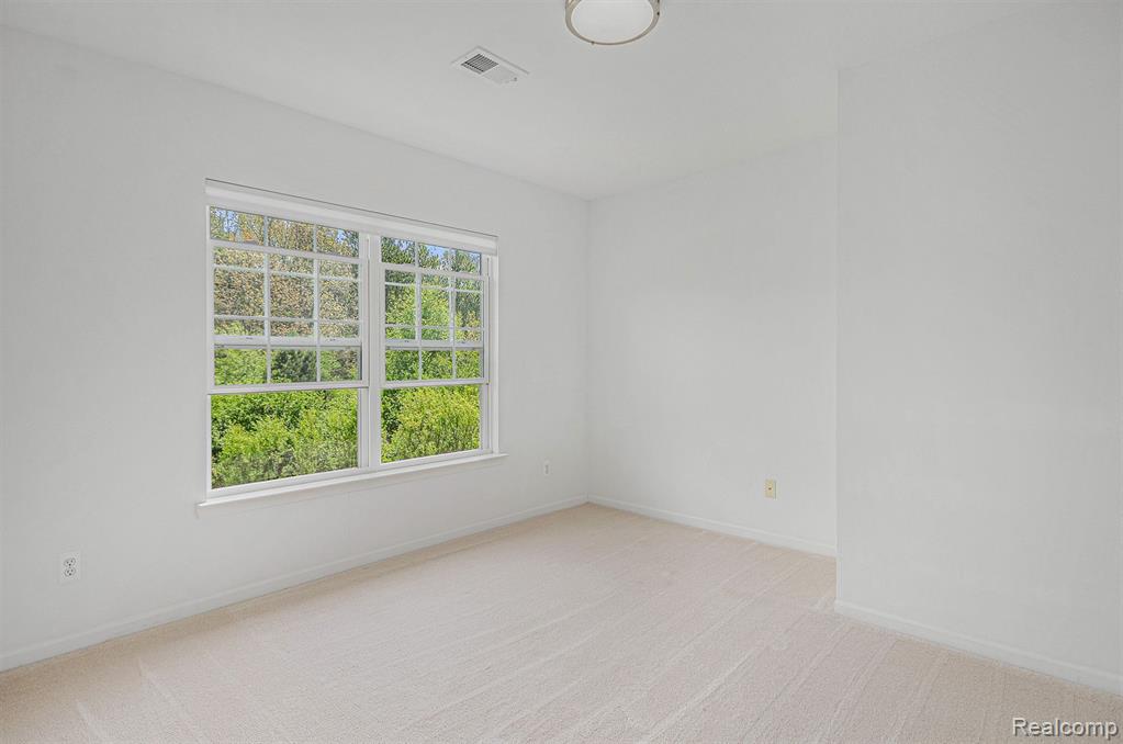 2748 S KNIGHTSBRIDGE Circle, Ann Arbor, MI 48105 — Photo 11
