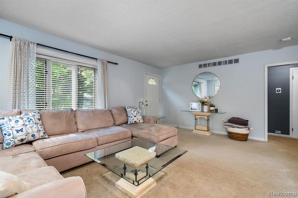 971 Tierney, Highland, MI 48356 — Photo 6