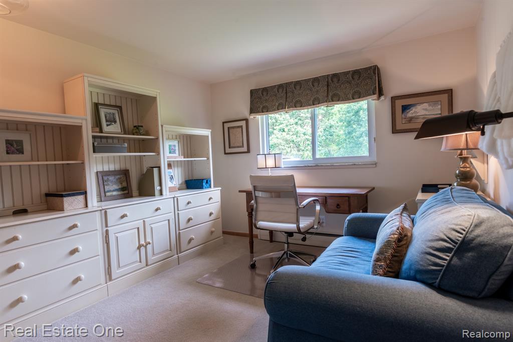 915 BRANTFORD Road, Rochester, MI 48306 — Photo 16