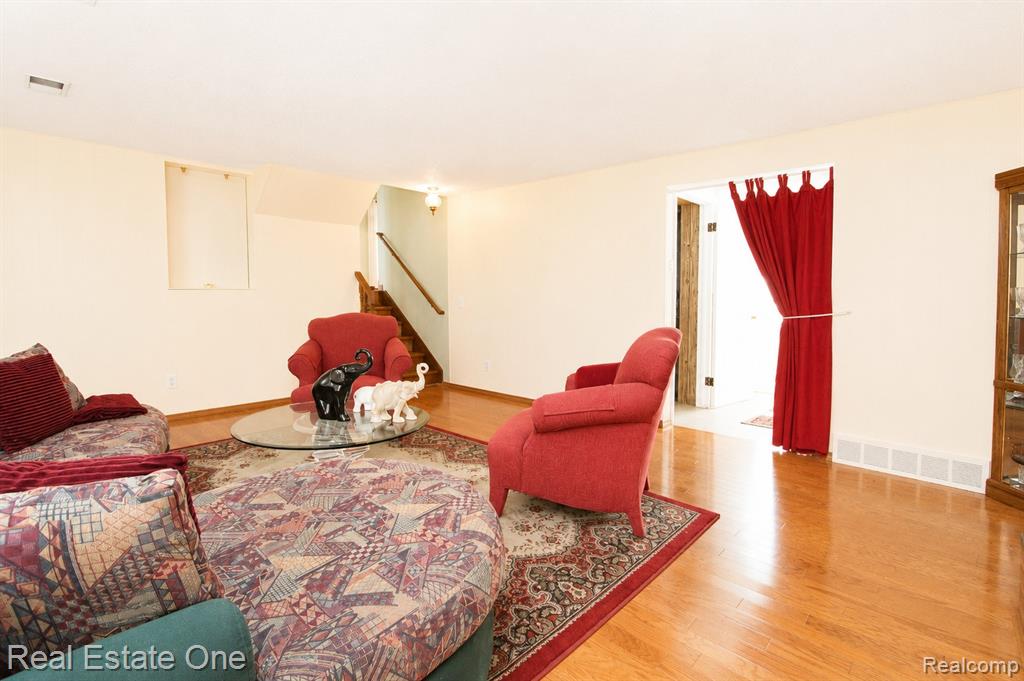 4510 Bethune Court, West Bloomfield, MI 48323 — Photo 18