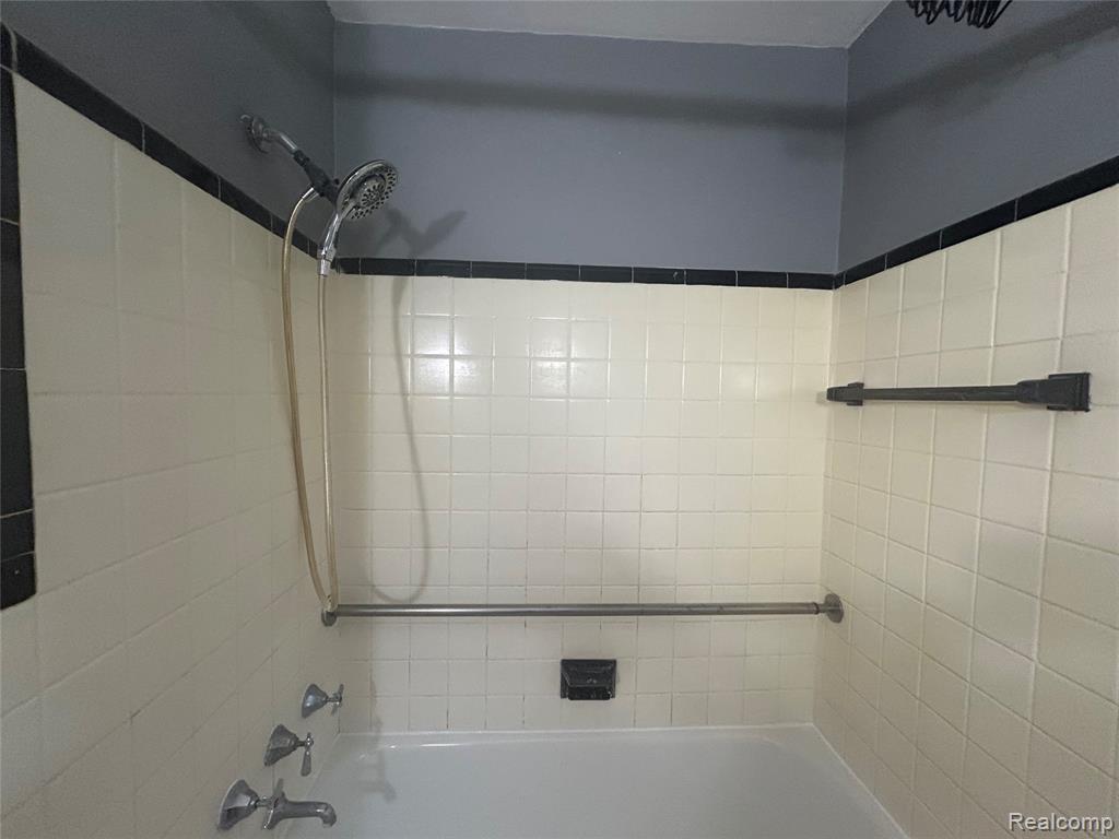 18000 Pinehurst Street, Detroit, MI 48221 — Photo 25