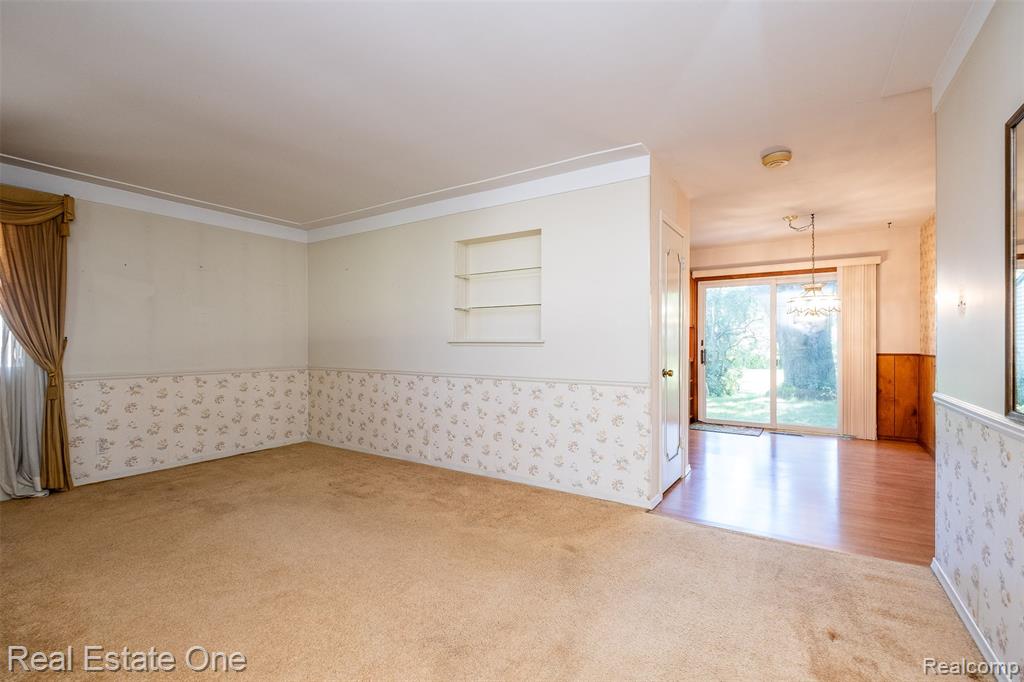 4217 Carmanwood Drive, Flint, MI 48507 — Photo 8