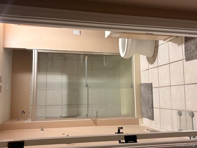 5541 W Walnut Circle W Circle, West Bloomfield, MI, 00000