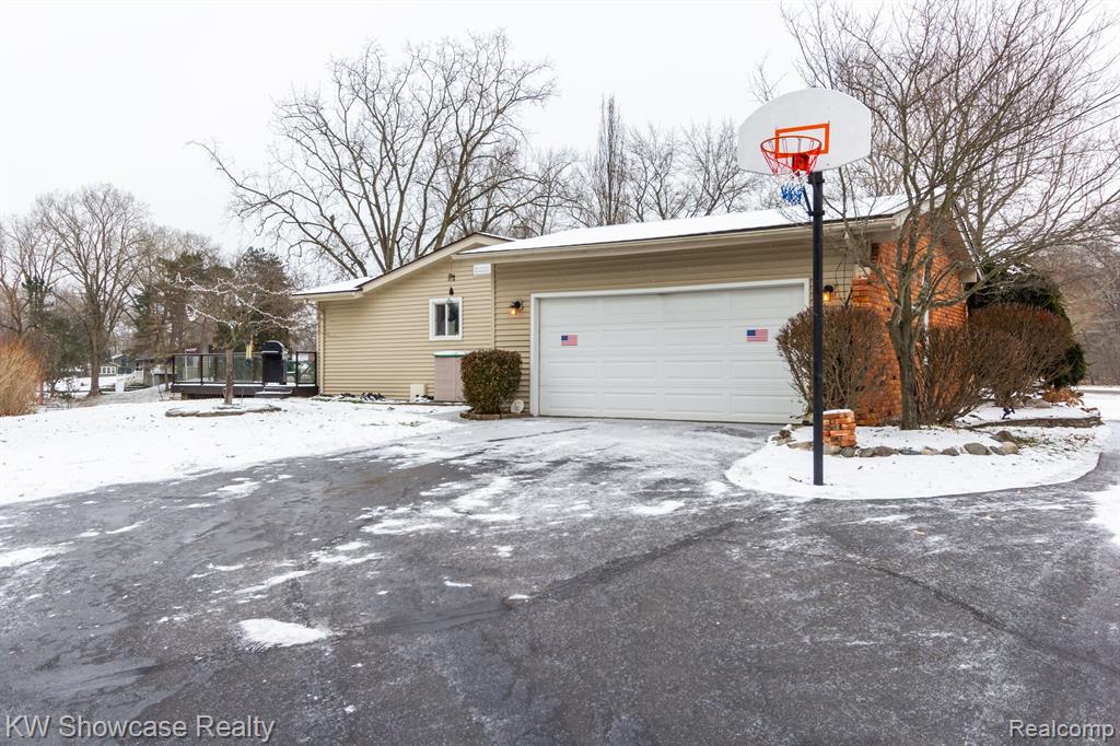 7339 ELLINGROVE Drive, White Lake, MI 48383 — Photo 47