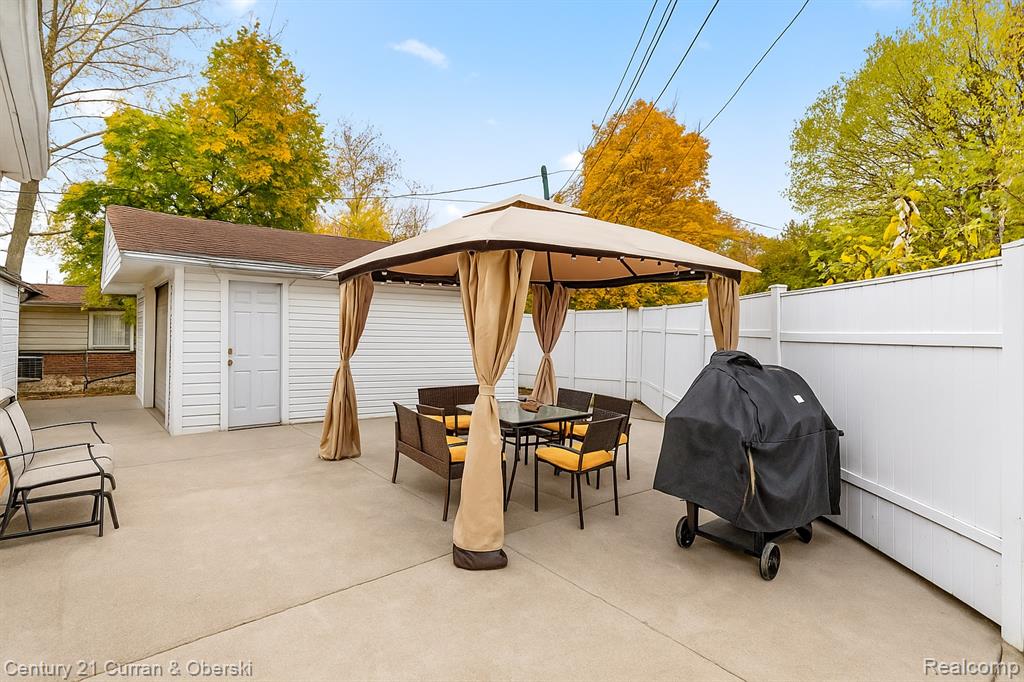 22151 Whitmore Street, Oak Park, MI 48237 — Photo 28