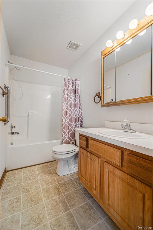 382 MARIGOLD Circle, Westland, MI — Photo 15