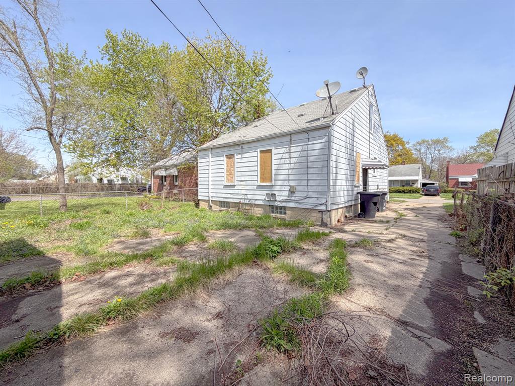 18710 McCormick Street - Photo 3