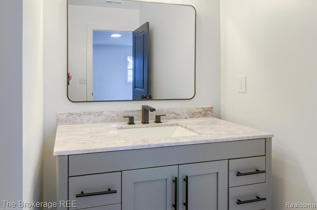 4507 N BELSAY Road, Flint, MI 48506 — Photo 25