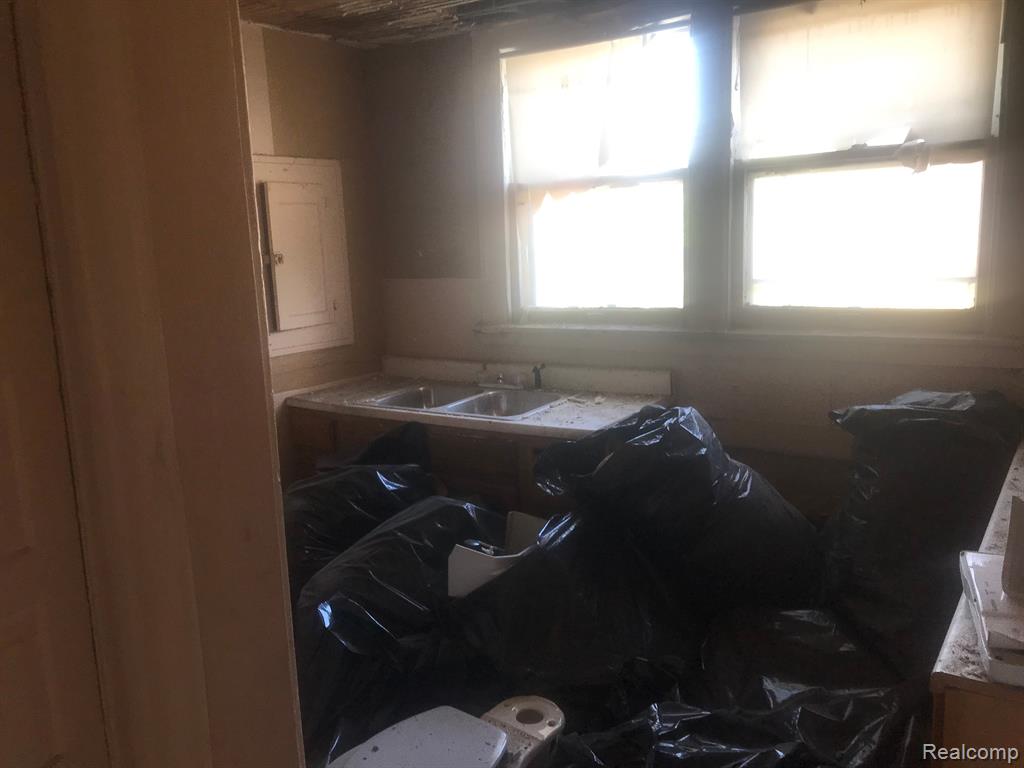 5200 MAPLEWOOD Street, Detroit, MI 48204 — Photo 11