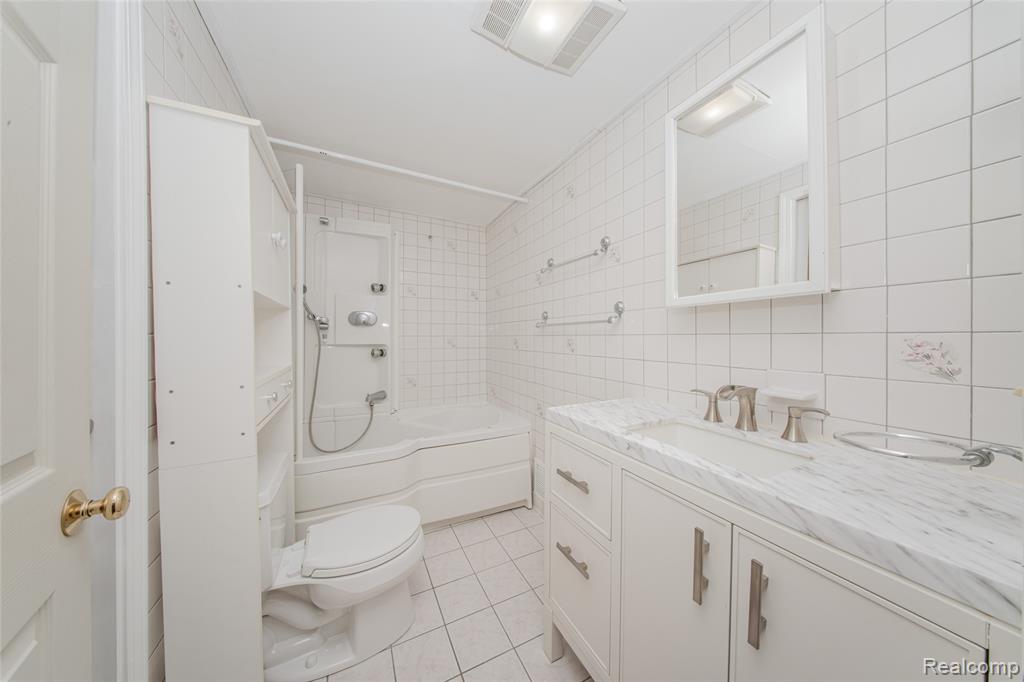 9042 Gale Road, White Lake, MI — Photo 57