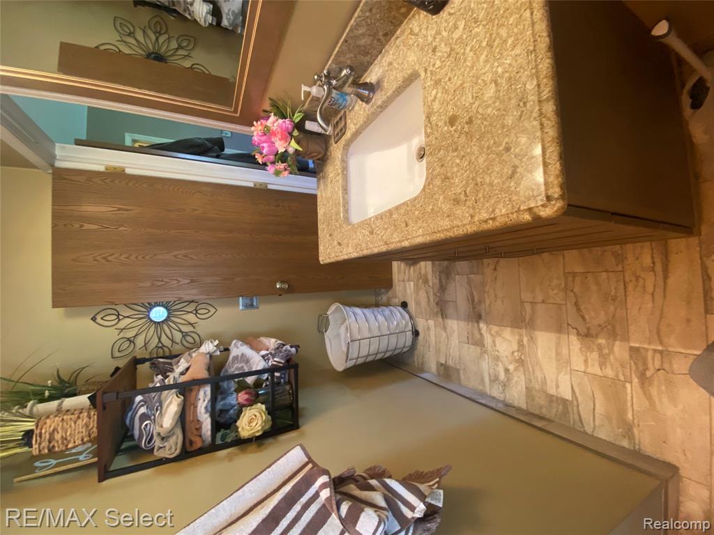 5057 Sandalwood Drive, Grand Blanc, MI 48439 — Photo 20