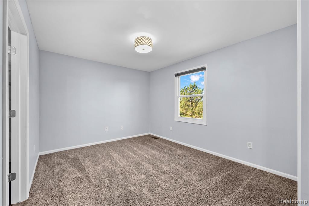 4476 Woodcliff Court, Rochester, MI 48306 — Photo 37