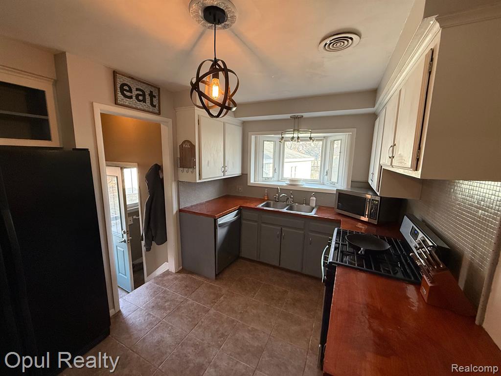 42569 FIVE MILE Road, Plymouth, MI 48170 — Photo 9
