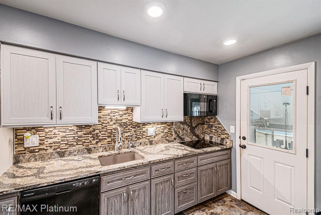 604 E NORTH Street, Owosso, MI 48867 — Photo 14