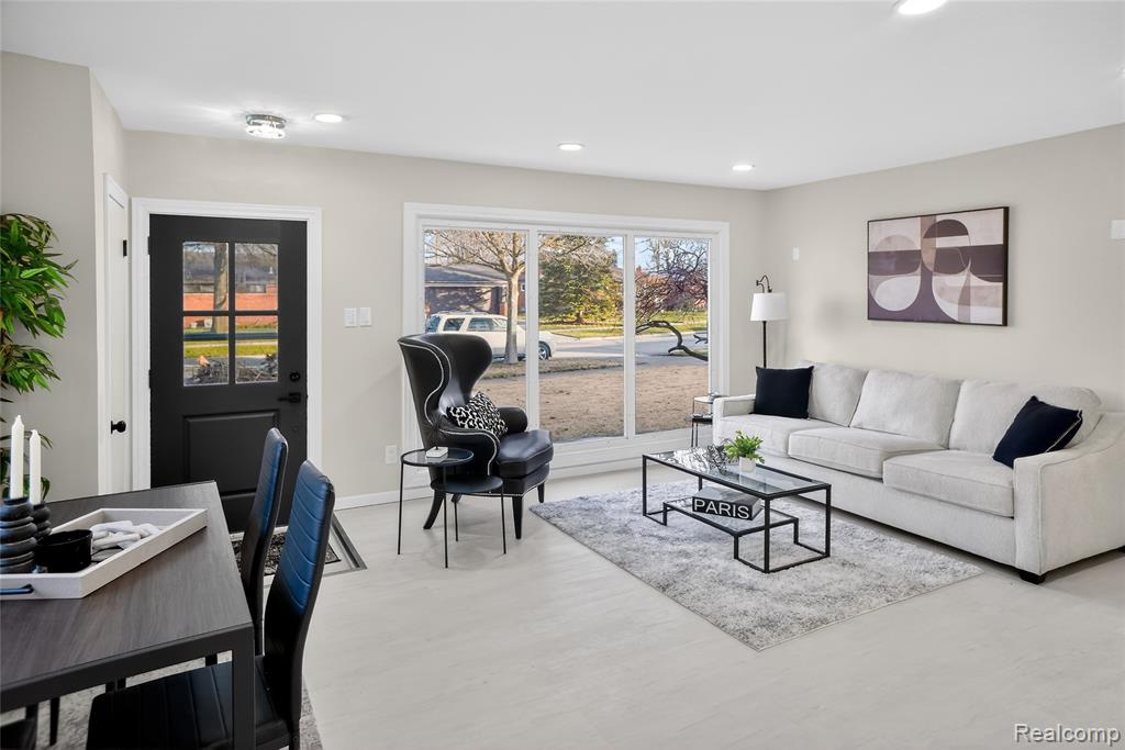 26923 Constance Avenue, Dearborn Heights, MI 48127 — Photo 4