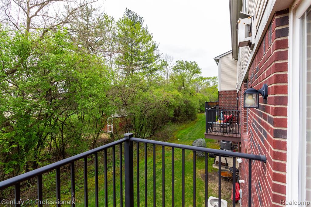 798 SANDALWOOD Drive, Troy, MI 48085 — Photo 10