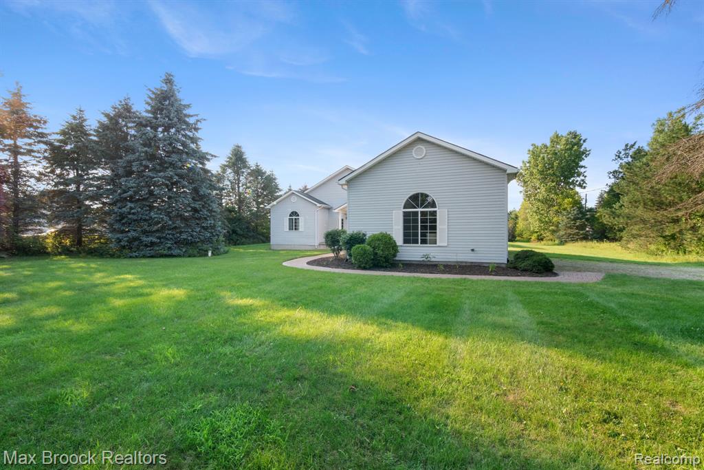 2165 Oakwood Road, Ortonville, MI 48462 — Photo 7