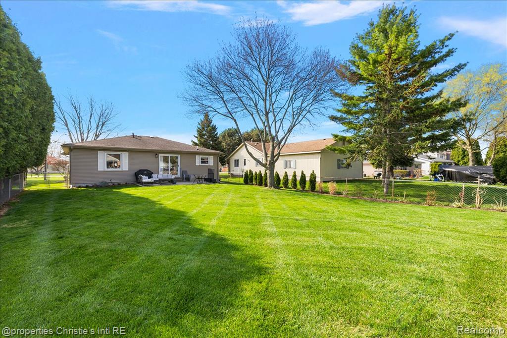 39173 Lakeshore Drive, Harrison Township, MI — Photo 6