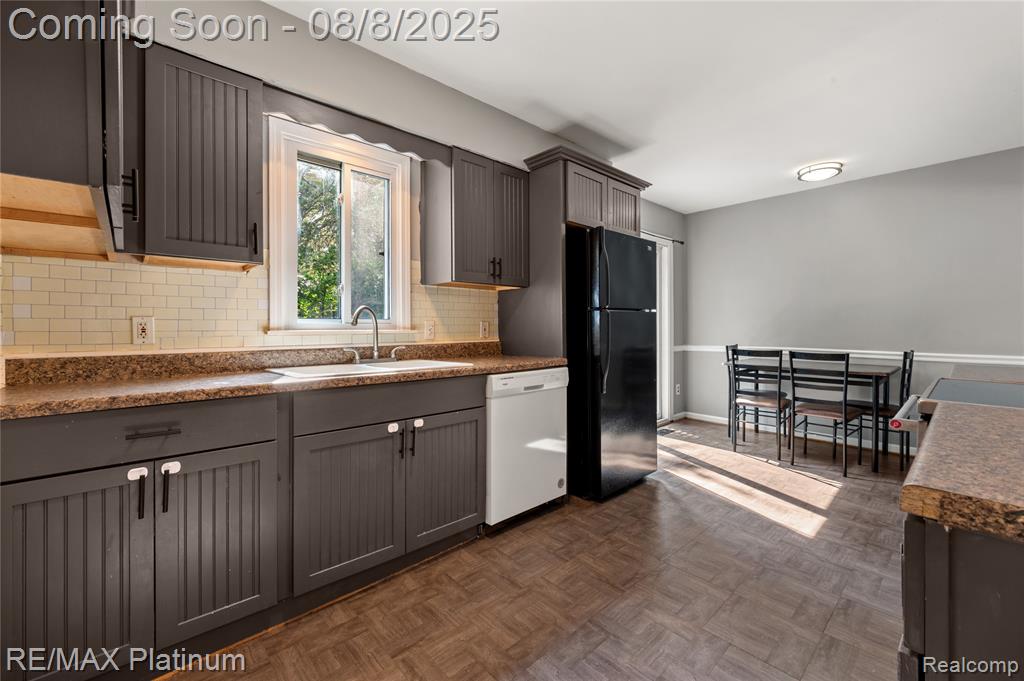 708 Elmwood Drive, Fenton, MI 48430 — Photo 16